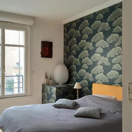 7 Iconic In Historic Eiffel Invalides District Paris