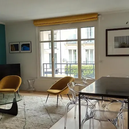 7 Iconic In Historic Eiffel Invalides District