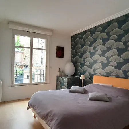Rue De L'universite - 7 Apartment