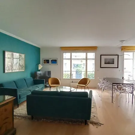 Rue De L'universite - 7 * Paris