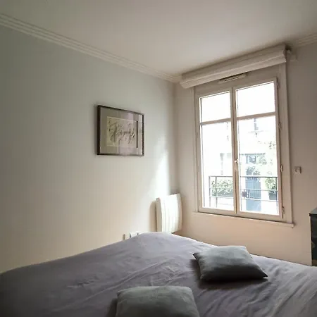 Rue De L'universite - 7 * Paris