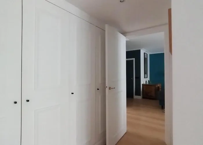 7 Iconic In Historic Eiffel Invalides District *