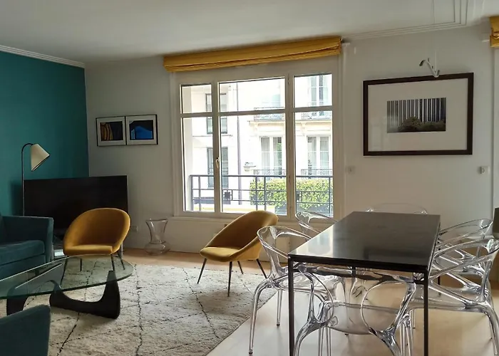 7 Iconic In Historic Eiffel Invalides District